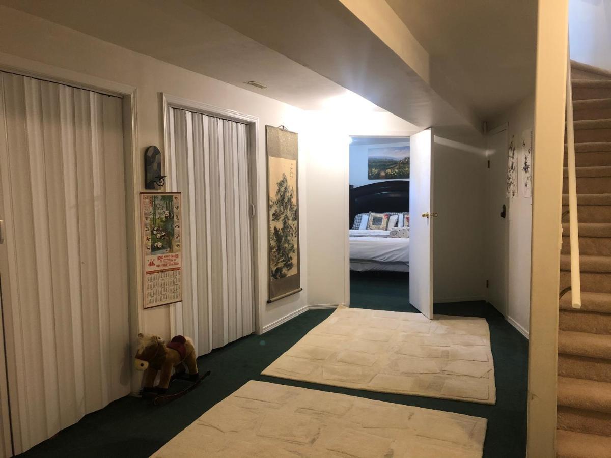 Hidden Valley Basement Suit H Calgary Bagian luar foto